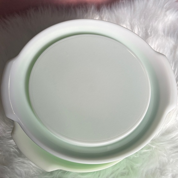 Tupperware Mint Green and White Jello-Ring - Picture 2 of 6